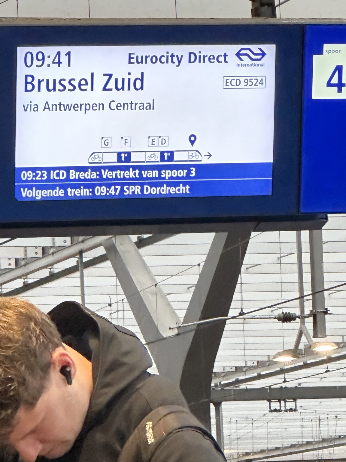 A station board showing the train to Brussels Zuid