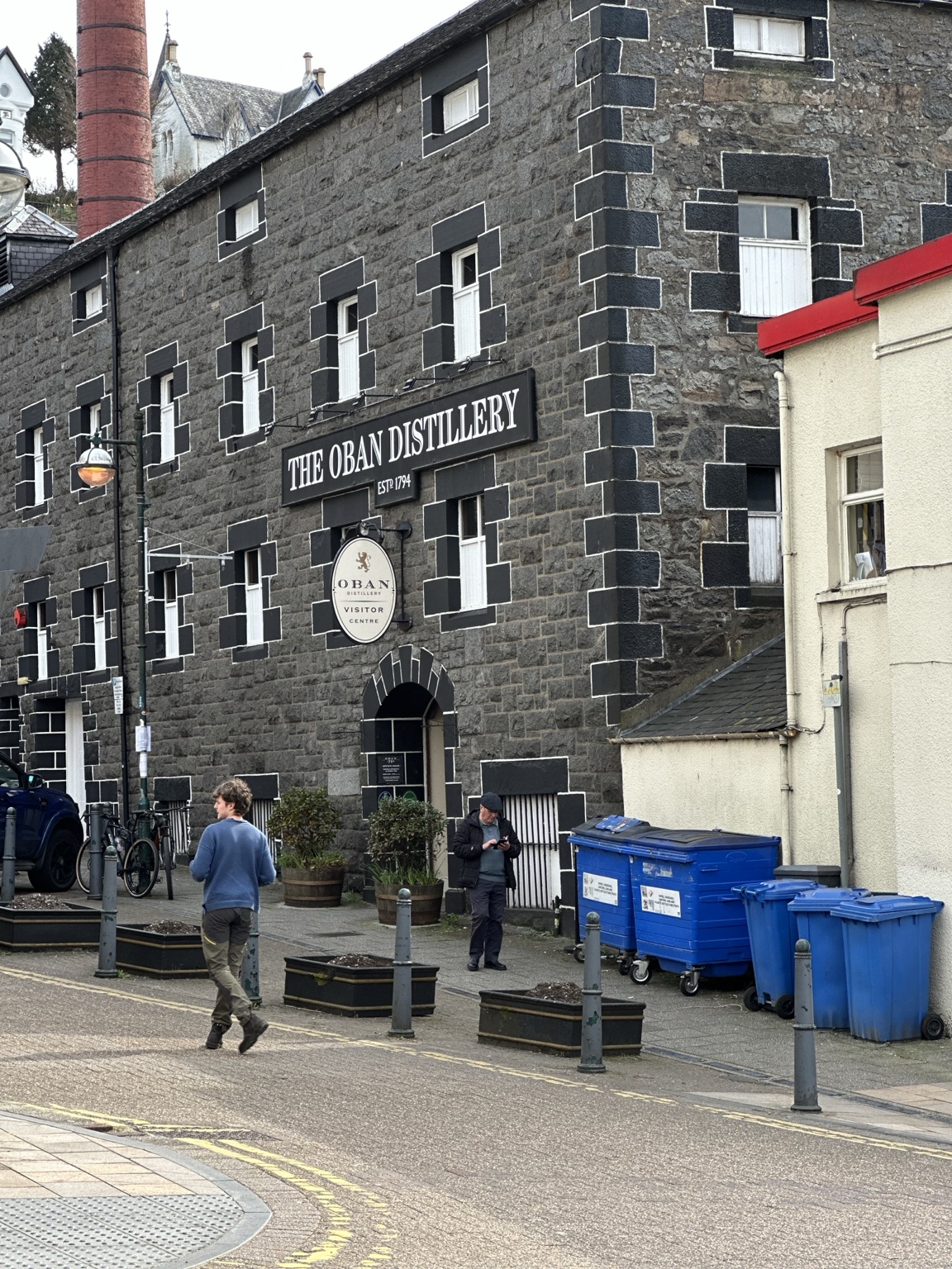 The stone exterior of Oban Distillery